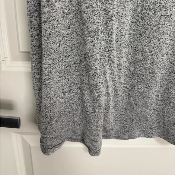 Old Navy Gray Sleeveless Women's Top in size L - Picture 7 of 7